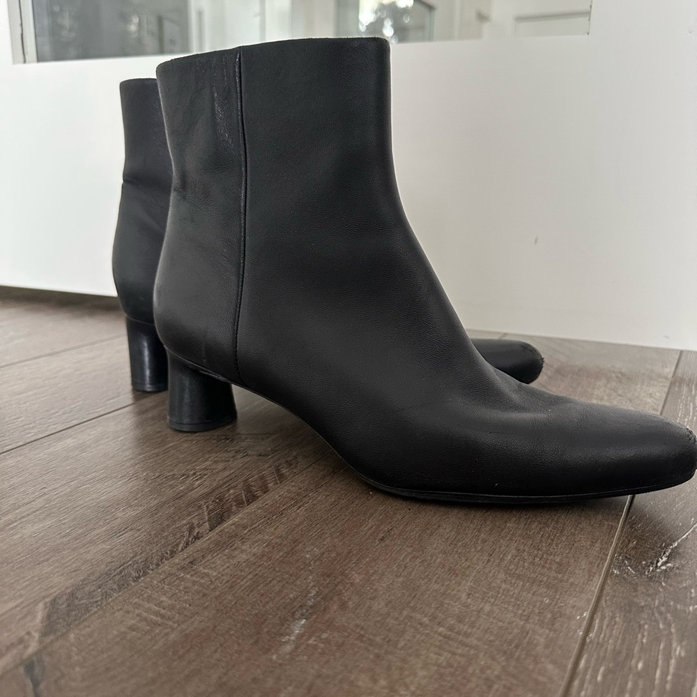 Vince

Harlan Leather Ankle Boots